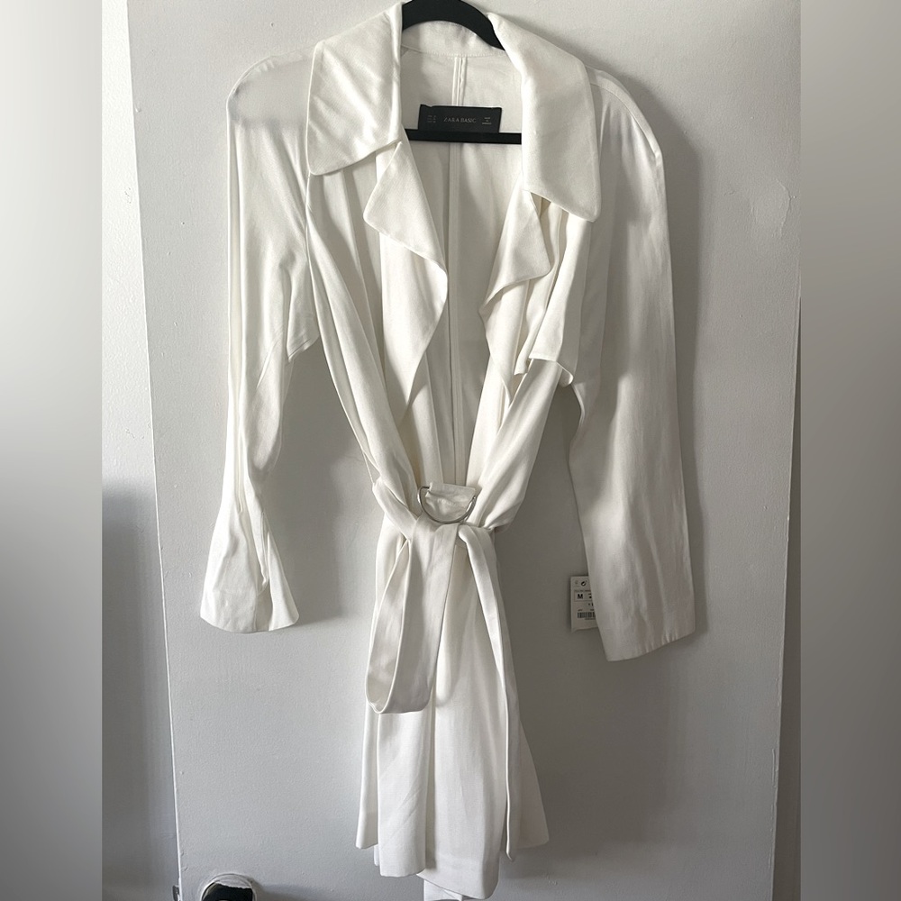 Zara outerwear. Great for spring weather. Never worn.